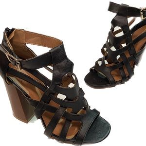 Qupid black chunky heeled sandal -zip up back Size 8